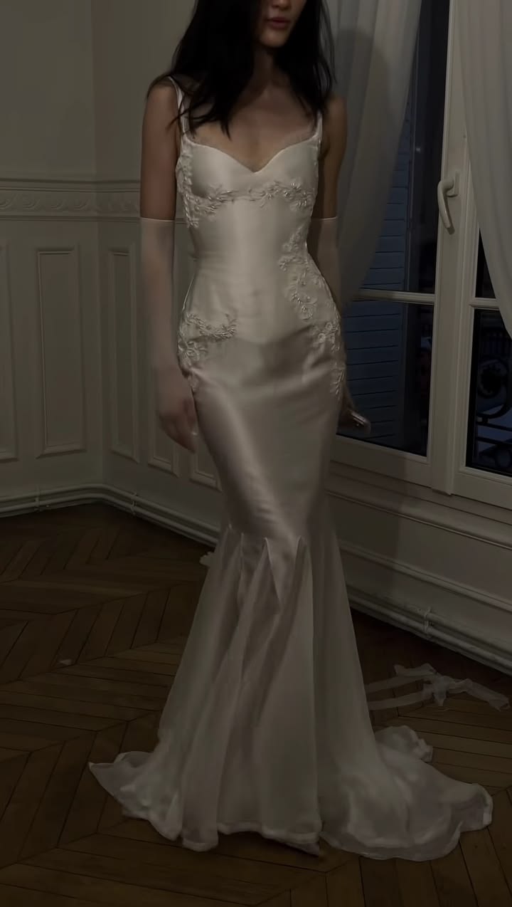 Graceful Spaghetti Straps Satin Wedding Dress Appliques Sequins Mermaid Bridal Dress GG7912