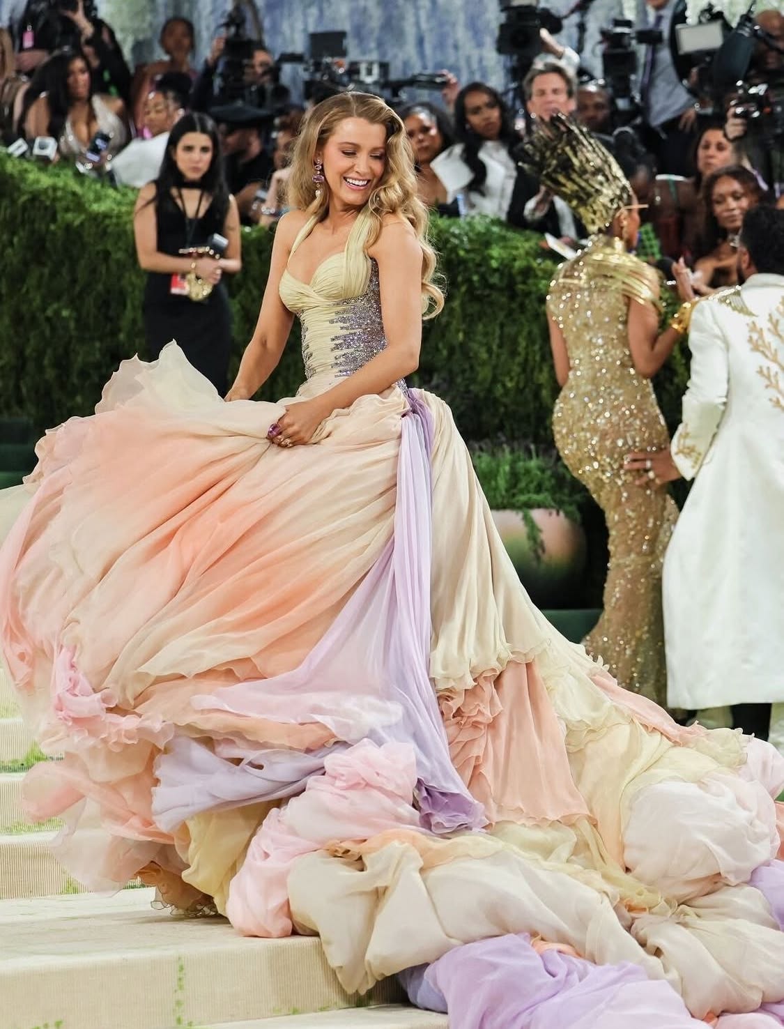 Playful Halter Neck Sequins Prom Dress Pink Ruffles Tulle Evening Dress GG7925