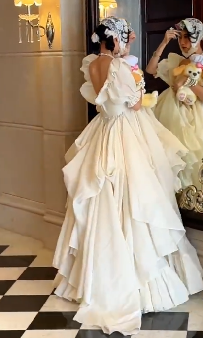 Elegant Square Neck Wedding Dress Short Sleeve Ruffles A-Line Bridal Dress GG7929