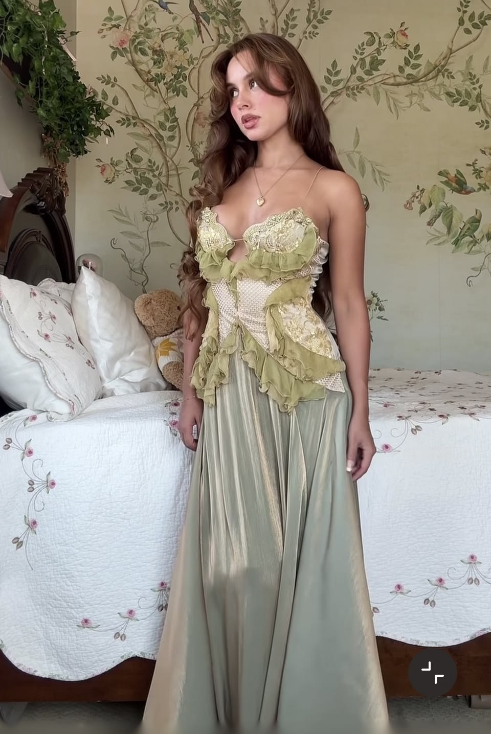 Lovely Spaghetti Straps Prom Dress Green Ruffles Satin A-Line Evening Dress GG7942