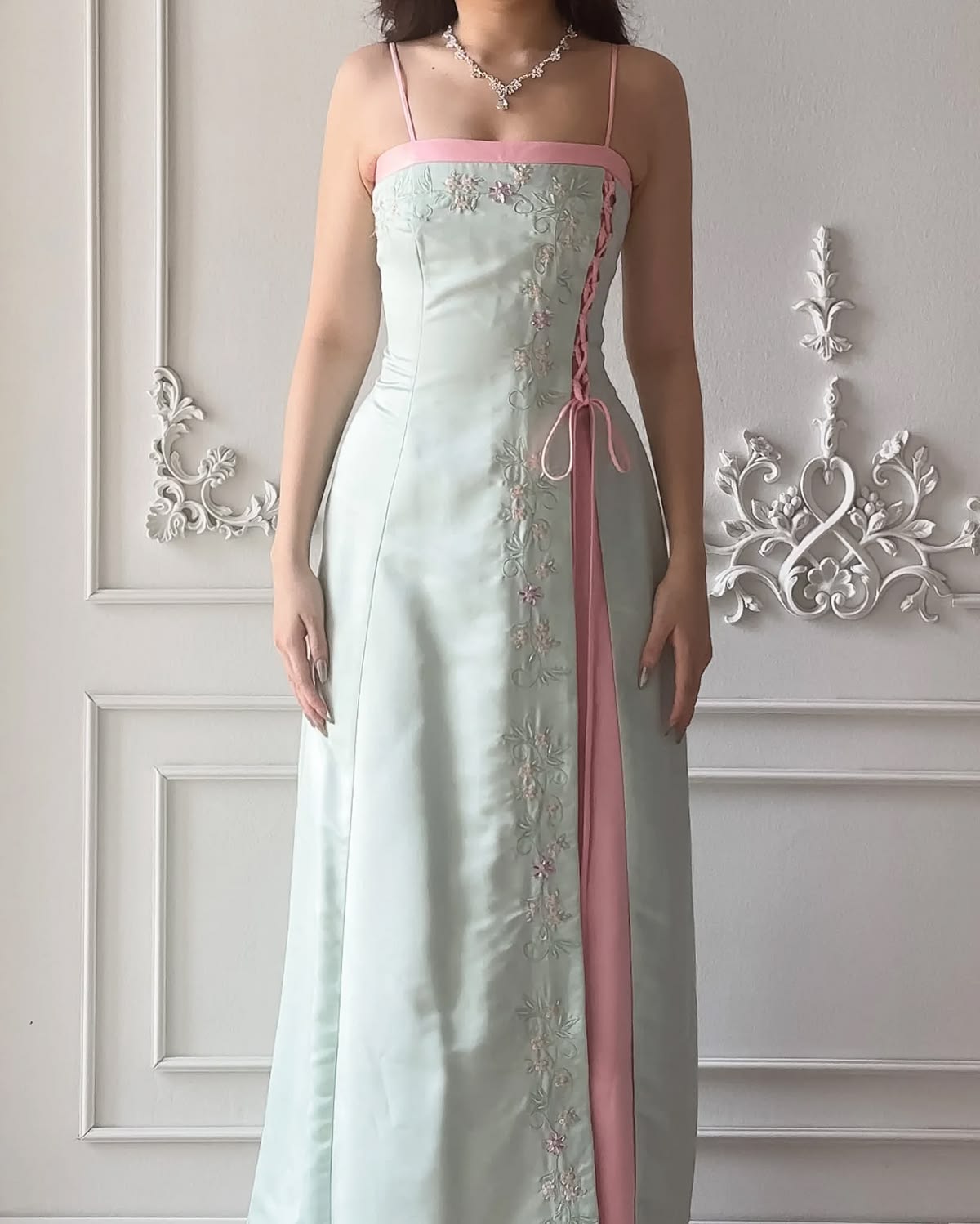 Chic Spaghetti Straps Prom Dress Lace-Up Embroidery Sheath Evening Dress GG7981
