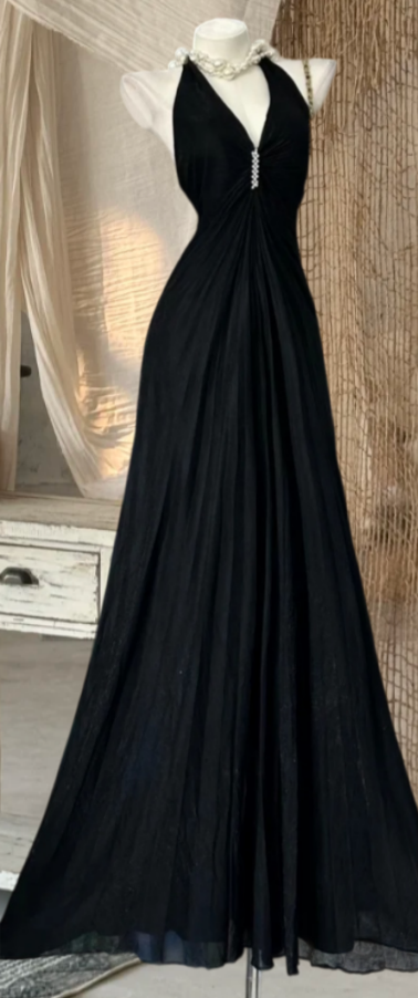 Classical Halter Neck Prom Dress Black Sequins A-Line Evening Dress GG8019