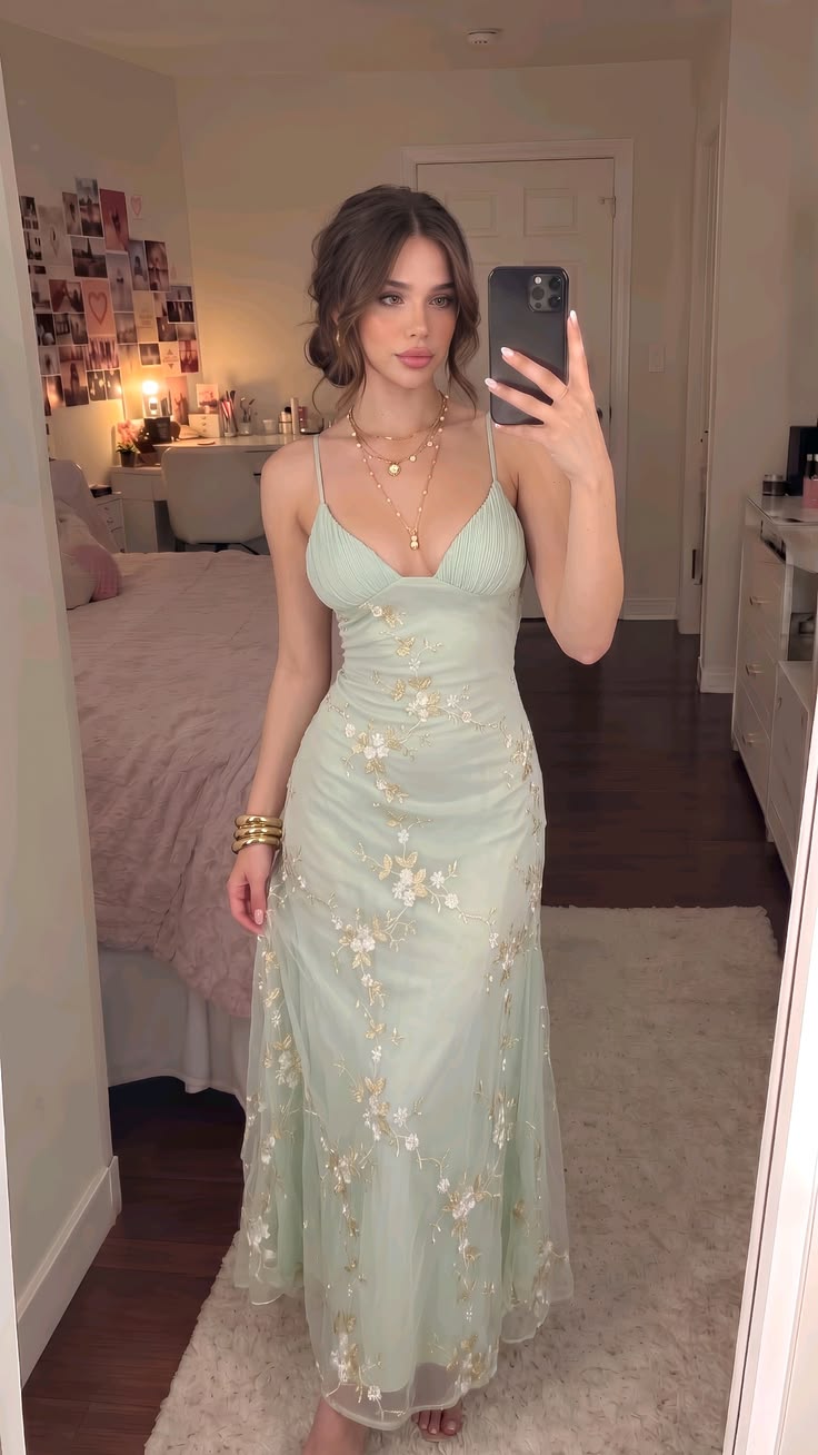 Gorgeous Spaghetti Straps Prom Dress Green Appliques Sequins Mermaid Evening Dress GG8032