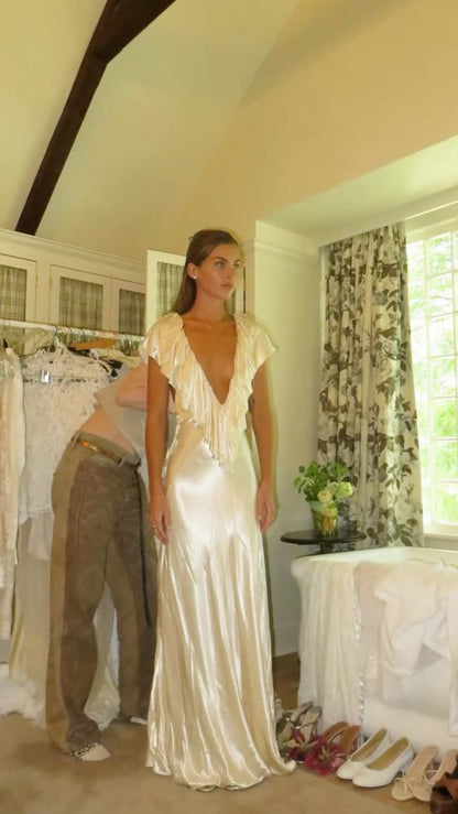 Classical Deep V Neck Wedding Dress Ruffles Satin Mermaid Bridal Dress GG8034