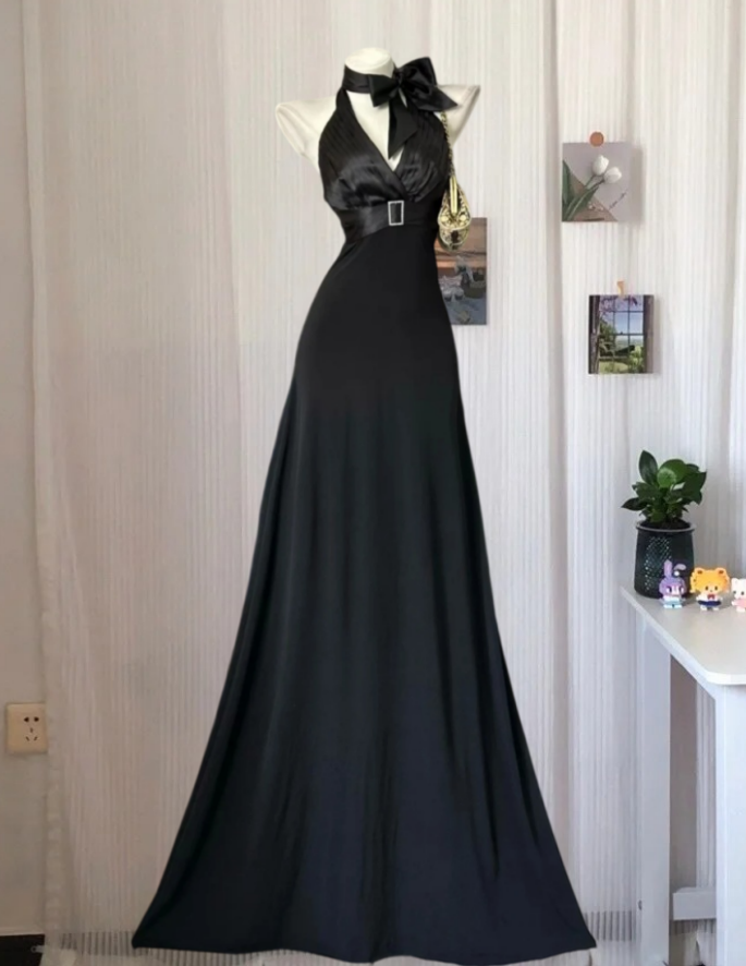 Classical Halter Neck Prom Dress Black Long A-Line Evening Dress GG8122